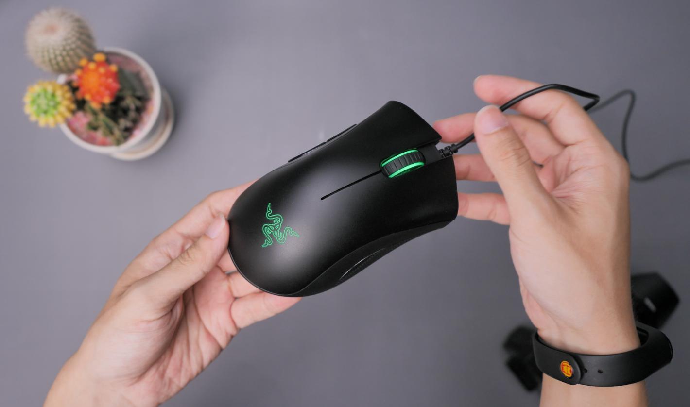 Razer DeathAdder Essential cảm biến quang 6400 DPI đèn xanh